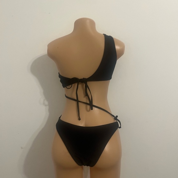 One-Shoulder Black Swimsuit - Picture 5 of 5